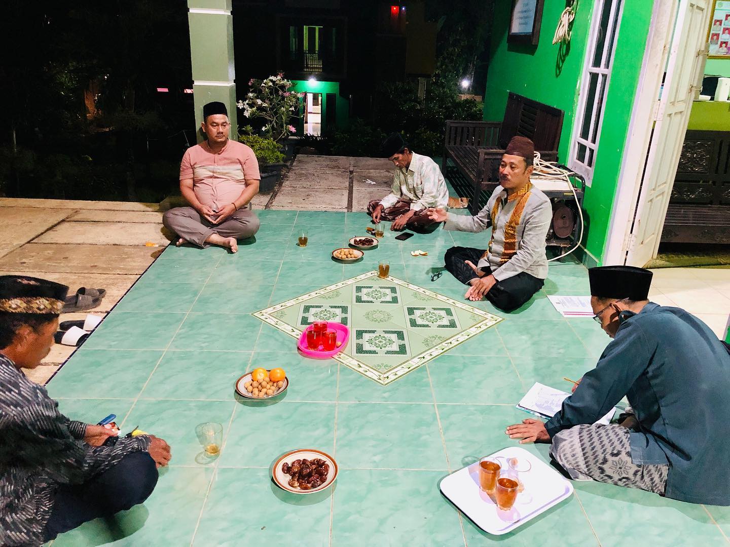Rapat April